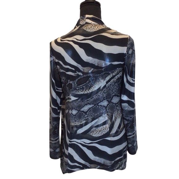 Frank Lyman Design Women’s Top Size 6 Black Gray Animal Print 2-in-1 Blouse - Picture 8 of 9